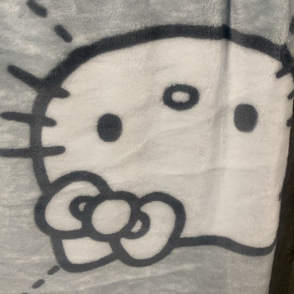 New Hello Kitty White & Gray Diamond 60 x 70 Plush Throw Blanket New With Tag - Picture 7 of 8